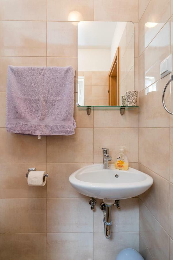 Mini Apartment Petra - Rooms Purple & Green With Kitchen And Garden Dubrovnik Exterior foto
