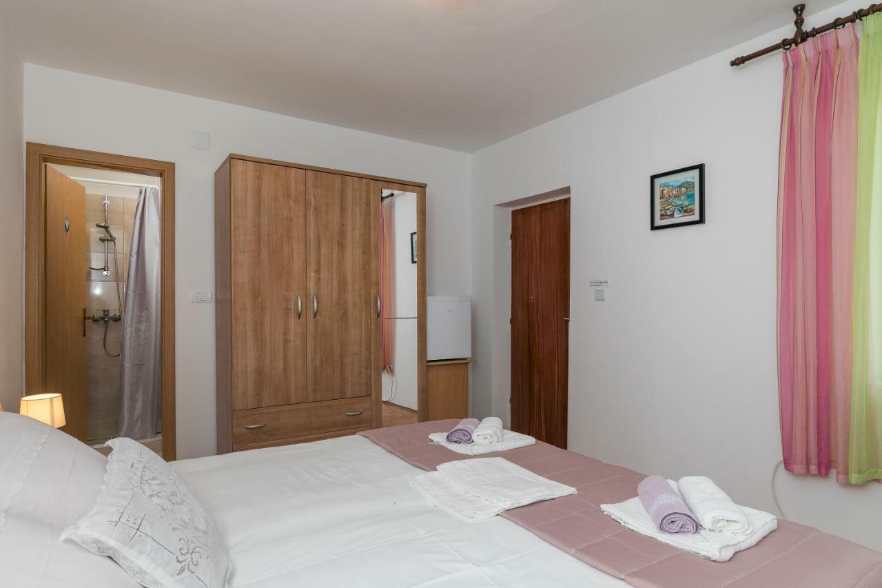 Mini Apartment Petra - Rooms Purple & Green With Kitchen And Garden Dubrovnik Exterior foto