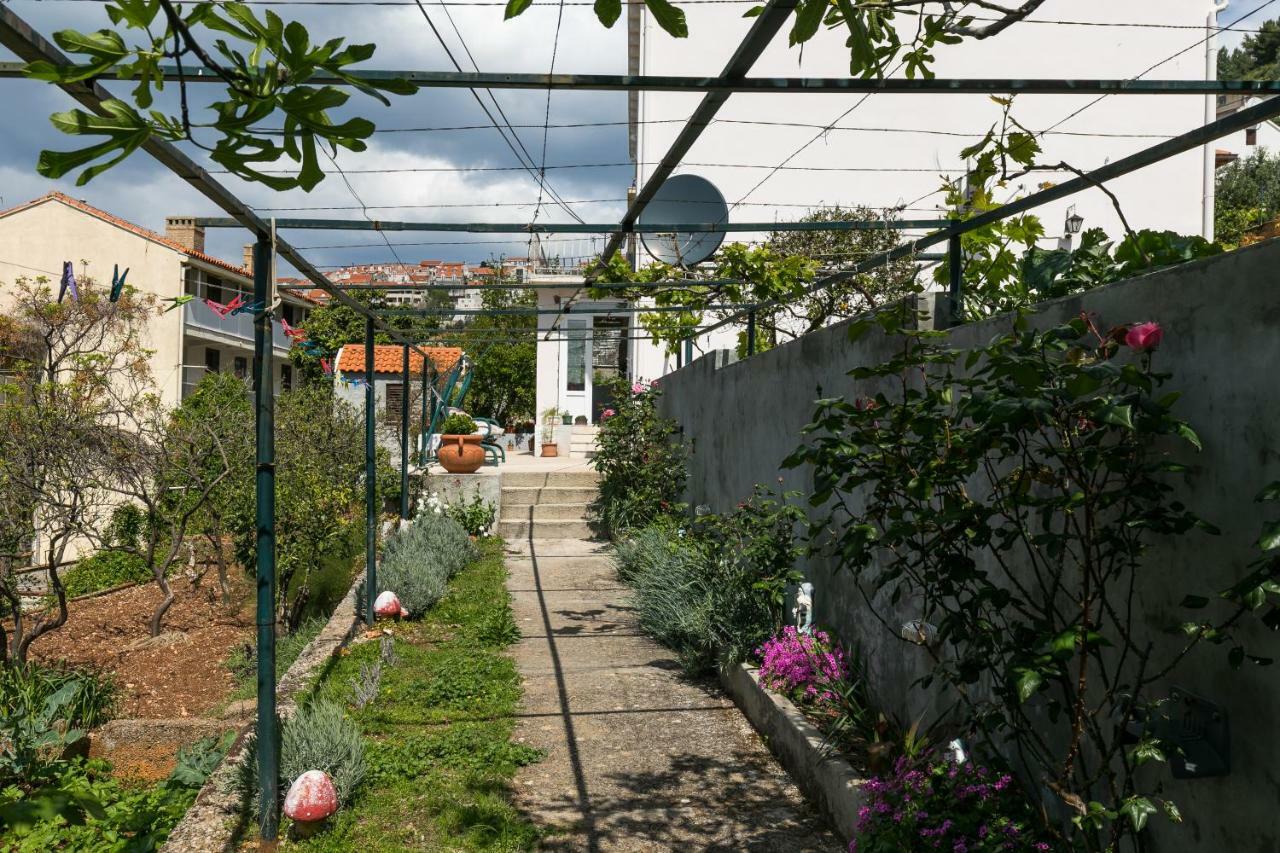 Mini Apartment Petra - Rooms Purple & Green With Kitchen And Garden Dubrovnik Exterior foto