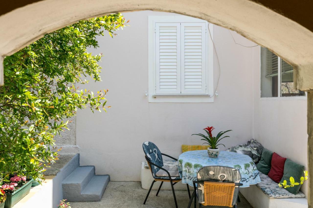 Mini Apartment Petra - Rooms Purple & Green With Kitchen And Garden Dubrovnik Exterior foto